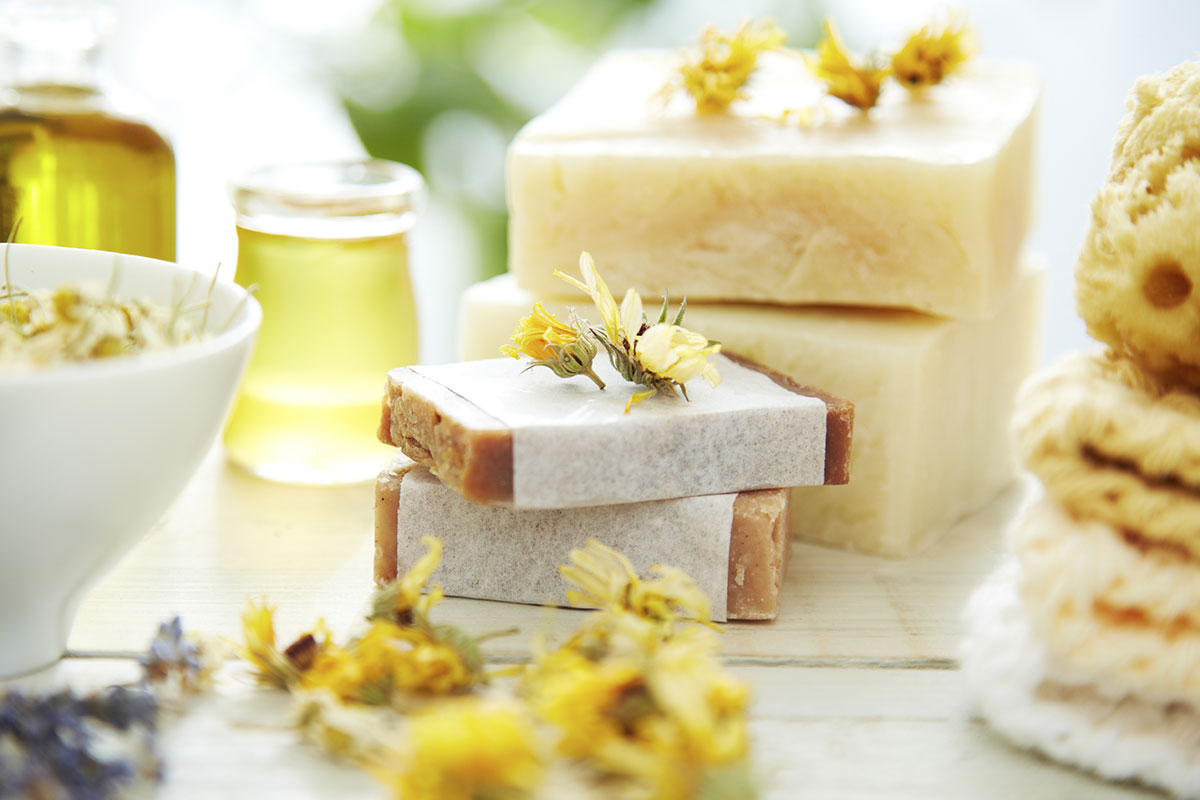 Hofeigene Produkte im Urlaub auf der Alm auf der Loosbühelalm in Großarl, Großarltal – Arler Naturkosmetik